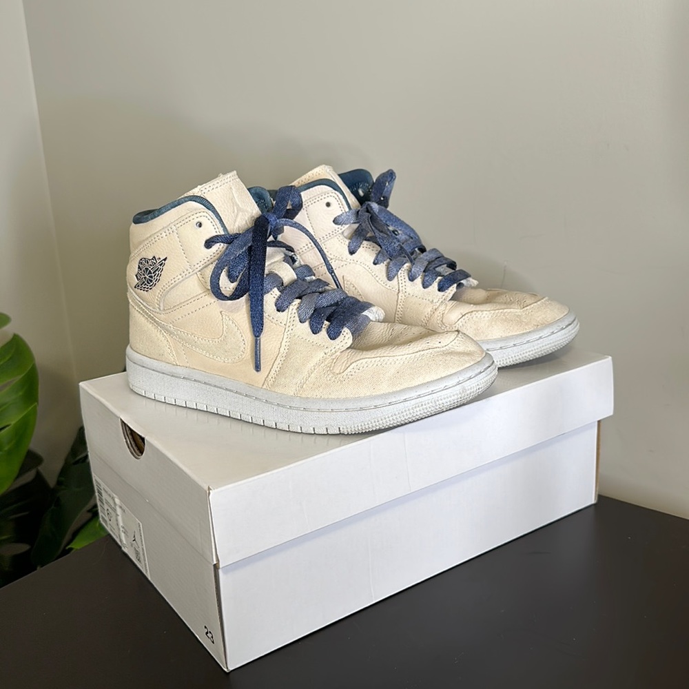 Nike Air Jordan 1 Mid SE DM9126-104 Sand Drift